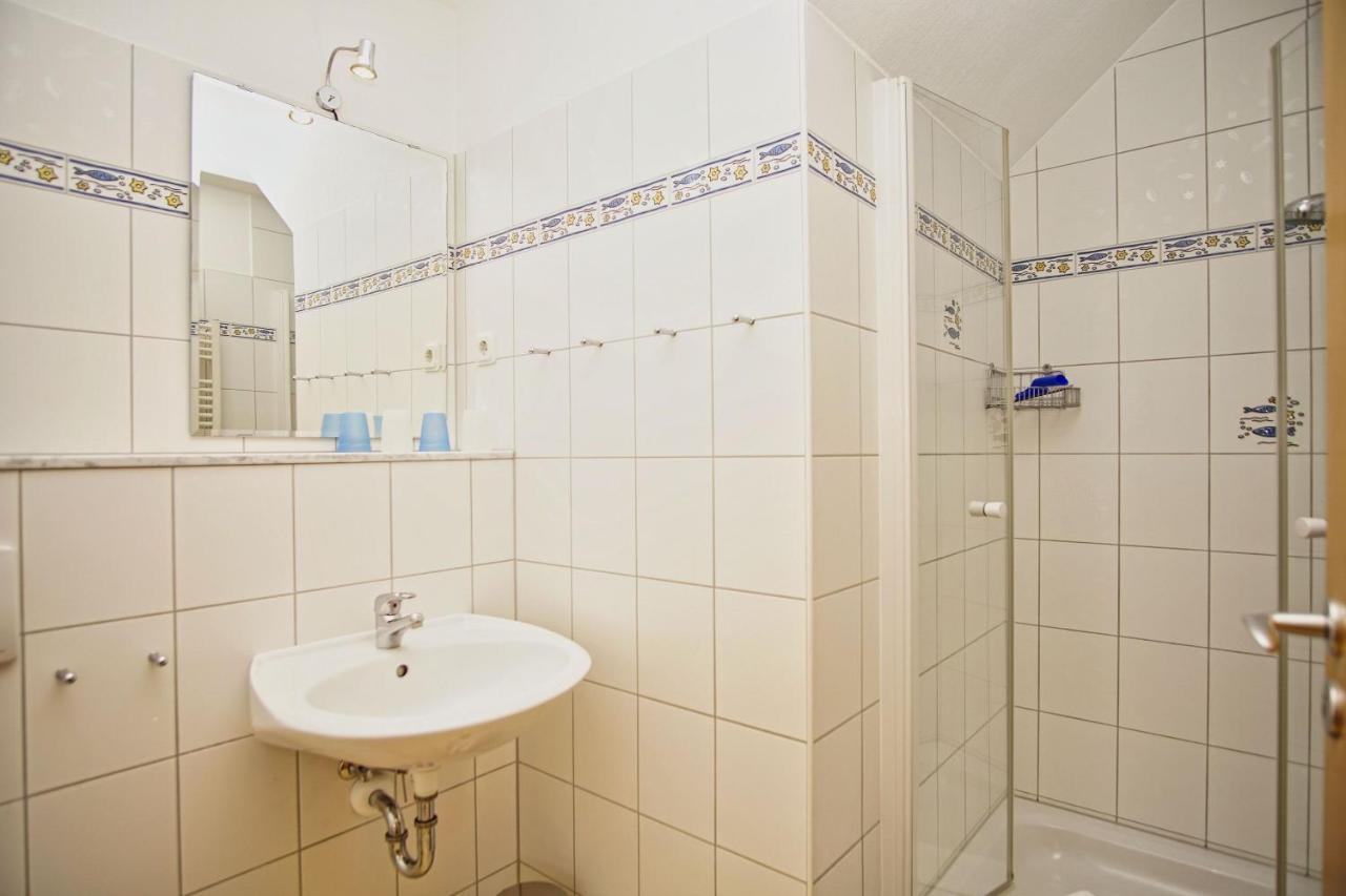 Nah Am Meer, Ruhige Lage, Gratis Nutzung Vom Ahoi Erlebnisbad Und Sauna In Sellin - Haus Inselblick Fewo 02 Goehren  Exterior foto